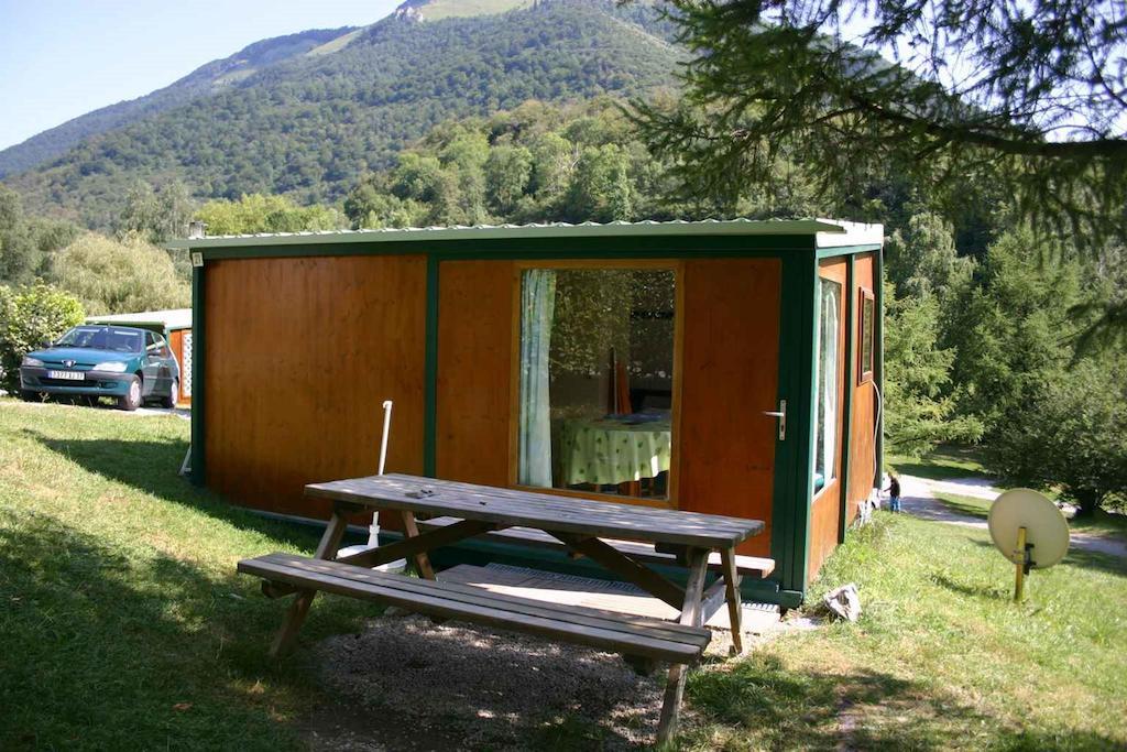 Camping Le Rey Louvie Juzon الغرفة الصورة